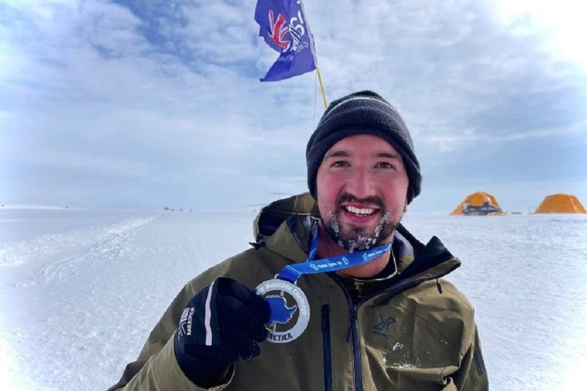 Athlete becomes first person in wheelchair to complete marathon challenge Athlete becomes first person in wheelchair to complete marathon challenge