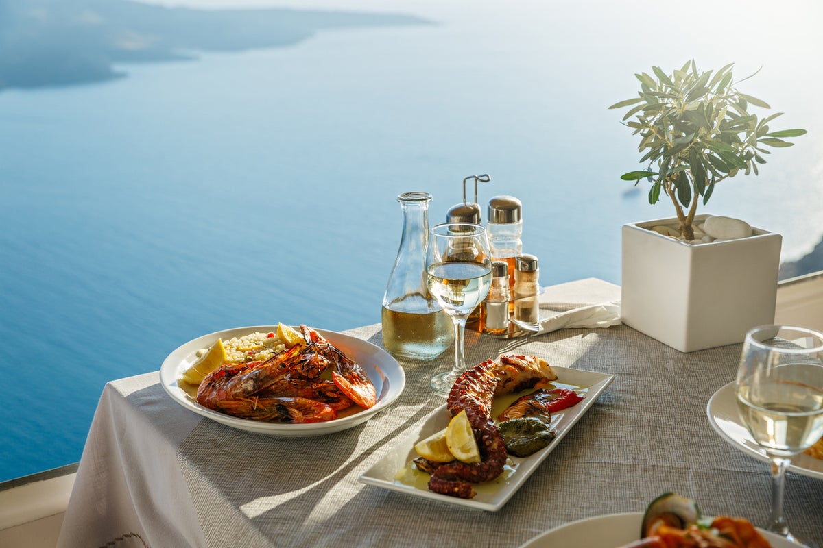 Tripadvisor issues alert over infamous Greek restaurant that charged €800 for crab’s legs