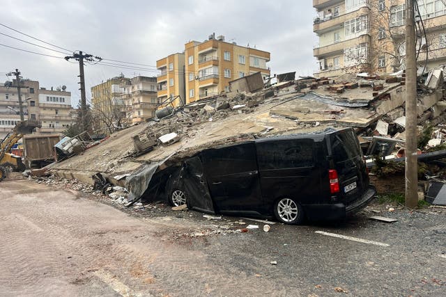 A van under a collapsed building in Sanliurfa (@mehmetyetim63/PA)
