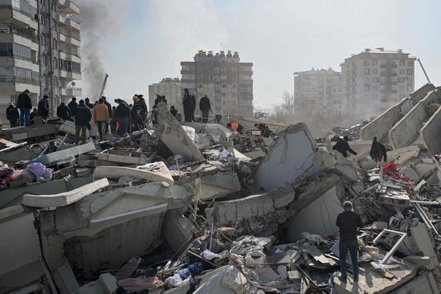 <p>People wait as rescuers search for victims and survivors among the rubble of collapsed buildings in Kahramanmaras, on February 9, 2023, three days after a 7,8-magnitude earthquake struck southeast Turkey</p>