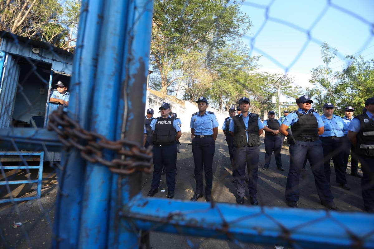 Nicaragua frees 222 opponents, sends them to US