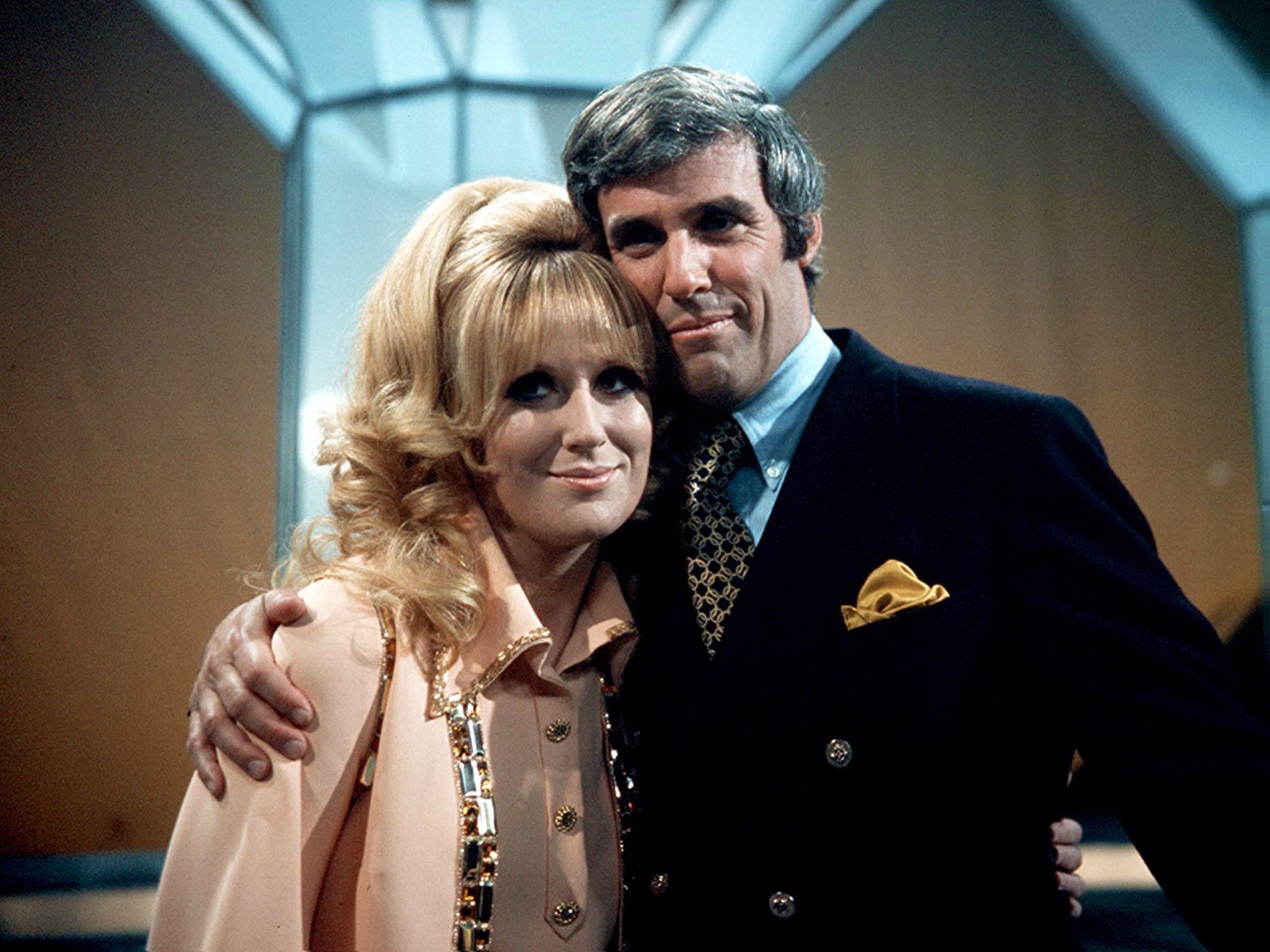 Burt Bacharach poses with Dusty Springfield in 1970