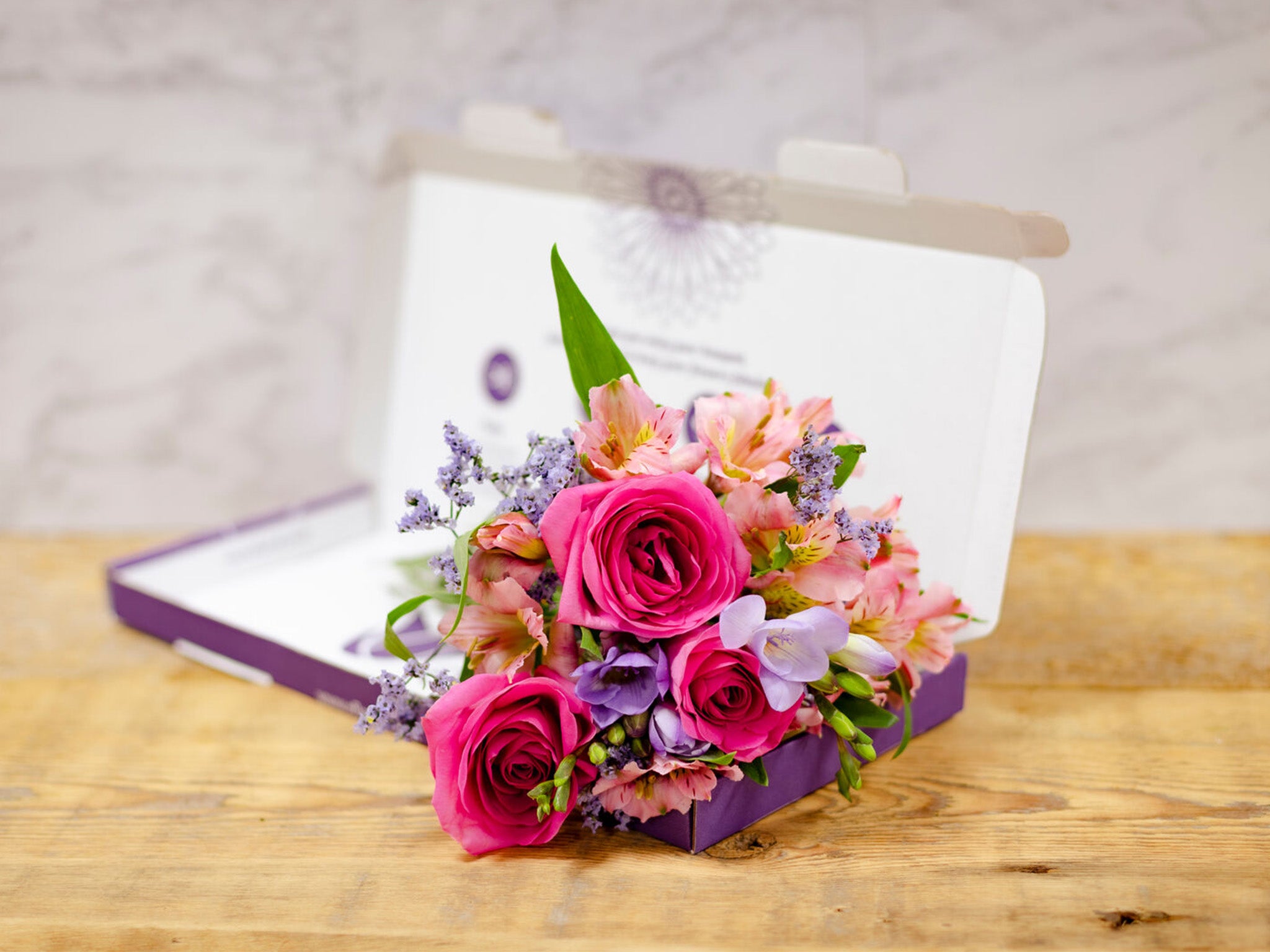 Eflorist letterbox flowers roses & alstro