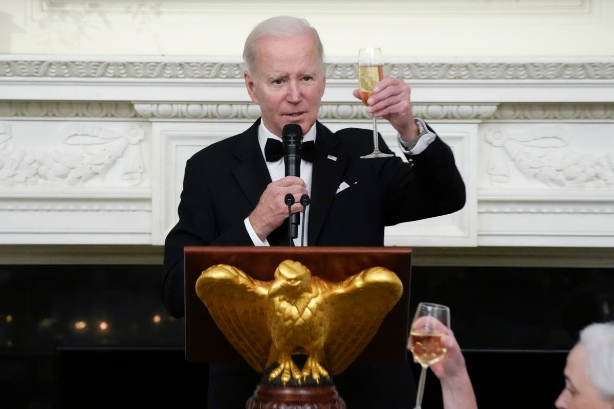 Biden hosts GOP, Dem governors at White House for dinner Biden hosts GOP, Dem governors at White House for dinner