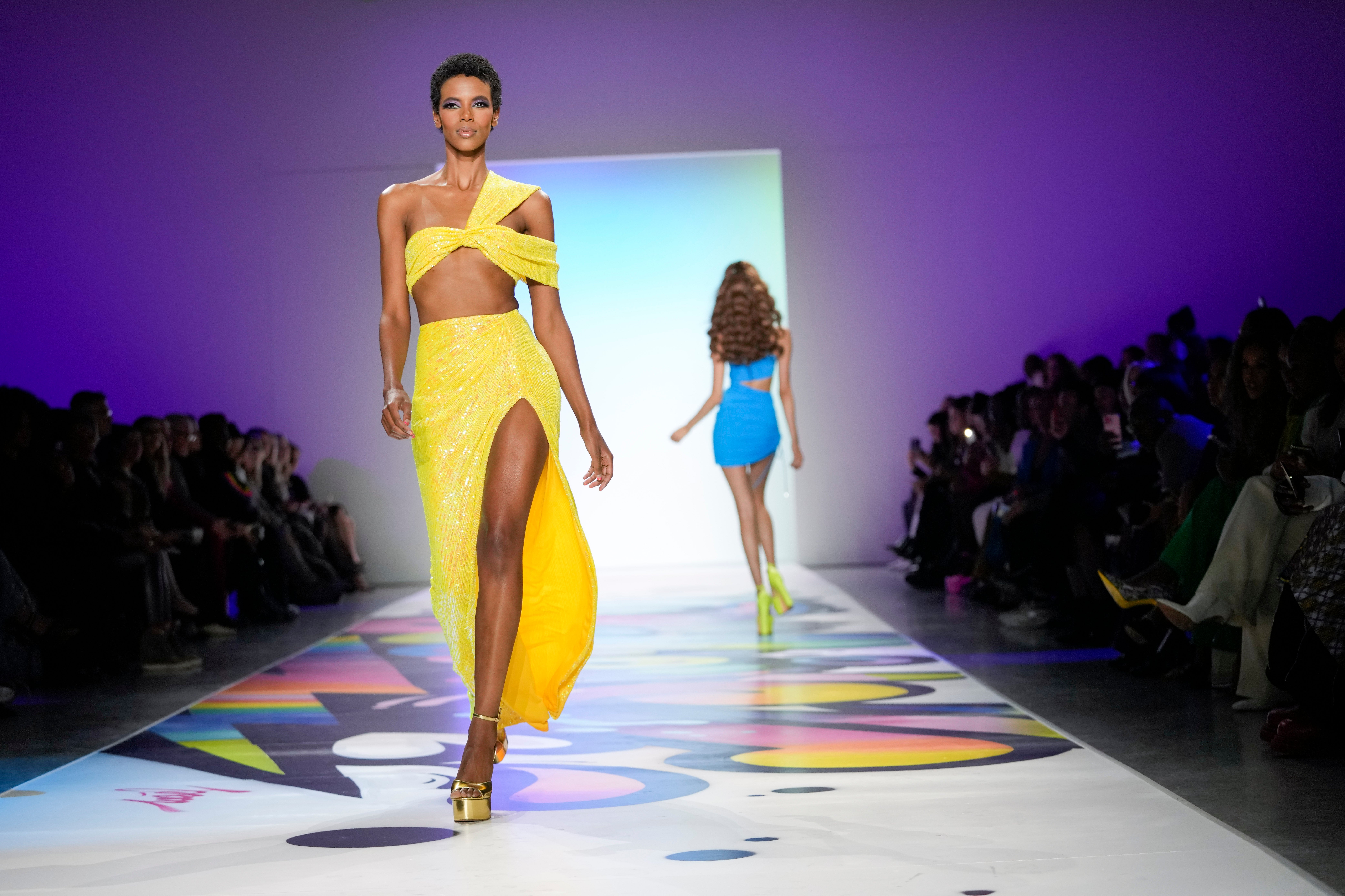 Sergio Hudson delivers colorful '90s celebration at NYFW | The