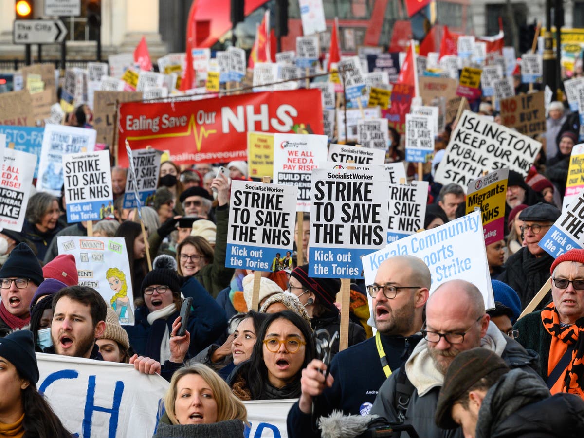 Nurse strikes escalate as A&E and intensive care staff to join 48-hour walkout