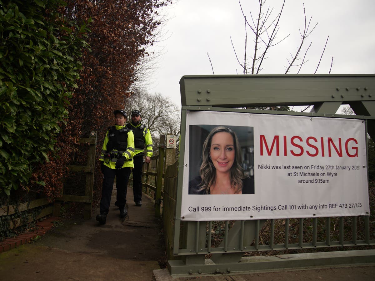 Handwritten messages on yellow ribbons left for missing mother Nicola Bulley