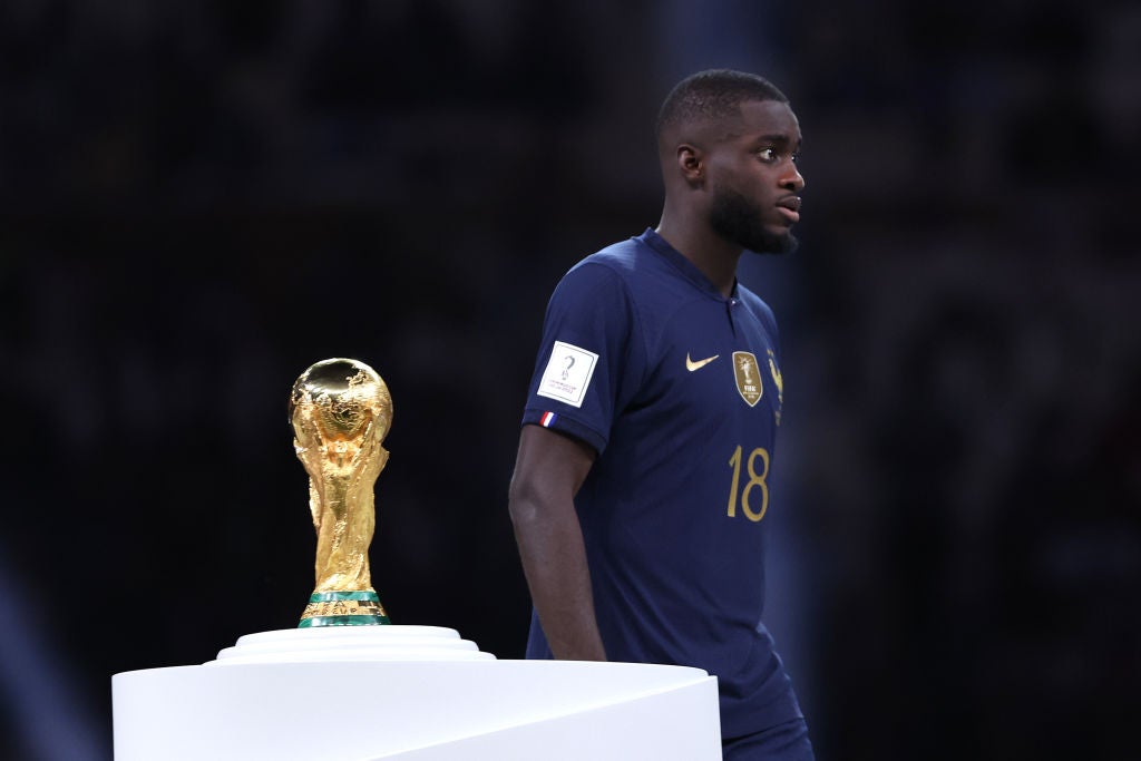 Award ceremony: UPAMECANO Dayot (FRA) walks past the trophy, cup, trophy, disappointment, frustrated, disappointed, frustrated, rejected, left: GUENDOUZI Matteo (FRA). Game 64, FINAL Argentina - France 4-2 nE (3-3) on December 18th