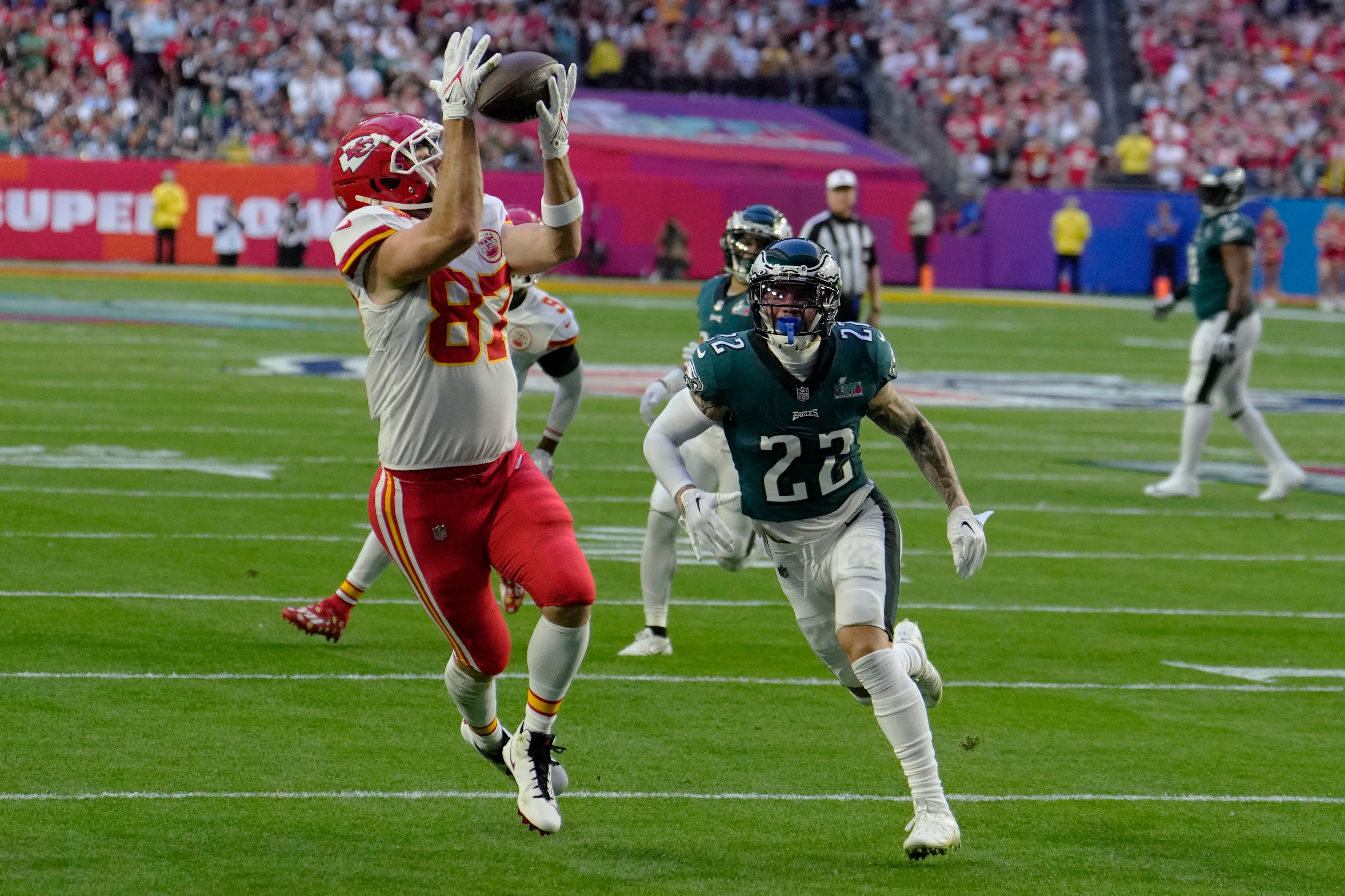 Kansas City Chiefs tight end Travis Kelce (87) catches a pass for a touchdown