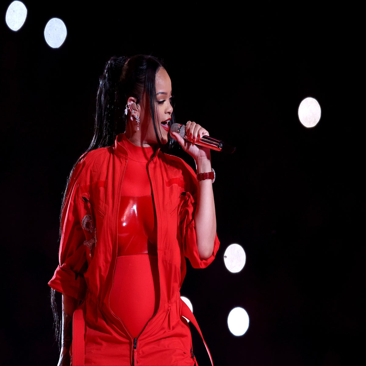 Rihanna Super Bowl Halftime Show Review – The Hollywood Reporter