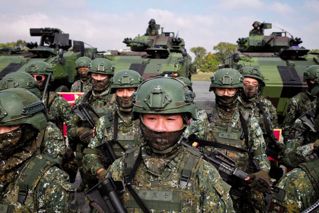 <p>Taiwanese soldiers take part in a demonstration showing their combat skills</p>