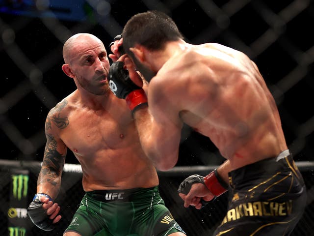 <p>Alexander Volkanovski, left, in his first fight with Islam Makhachev </p>
