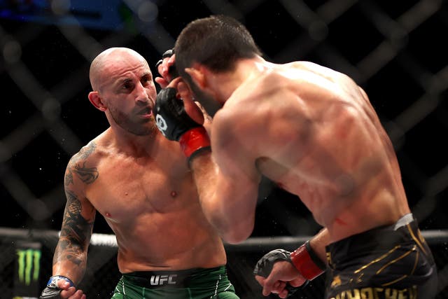 <p>Alexander Volkanovski, left, in his first fight with Islam Makhachev </p>
