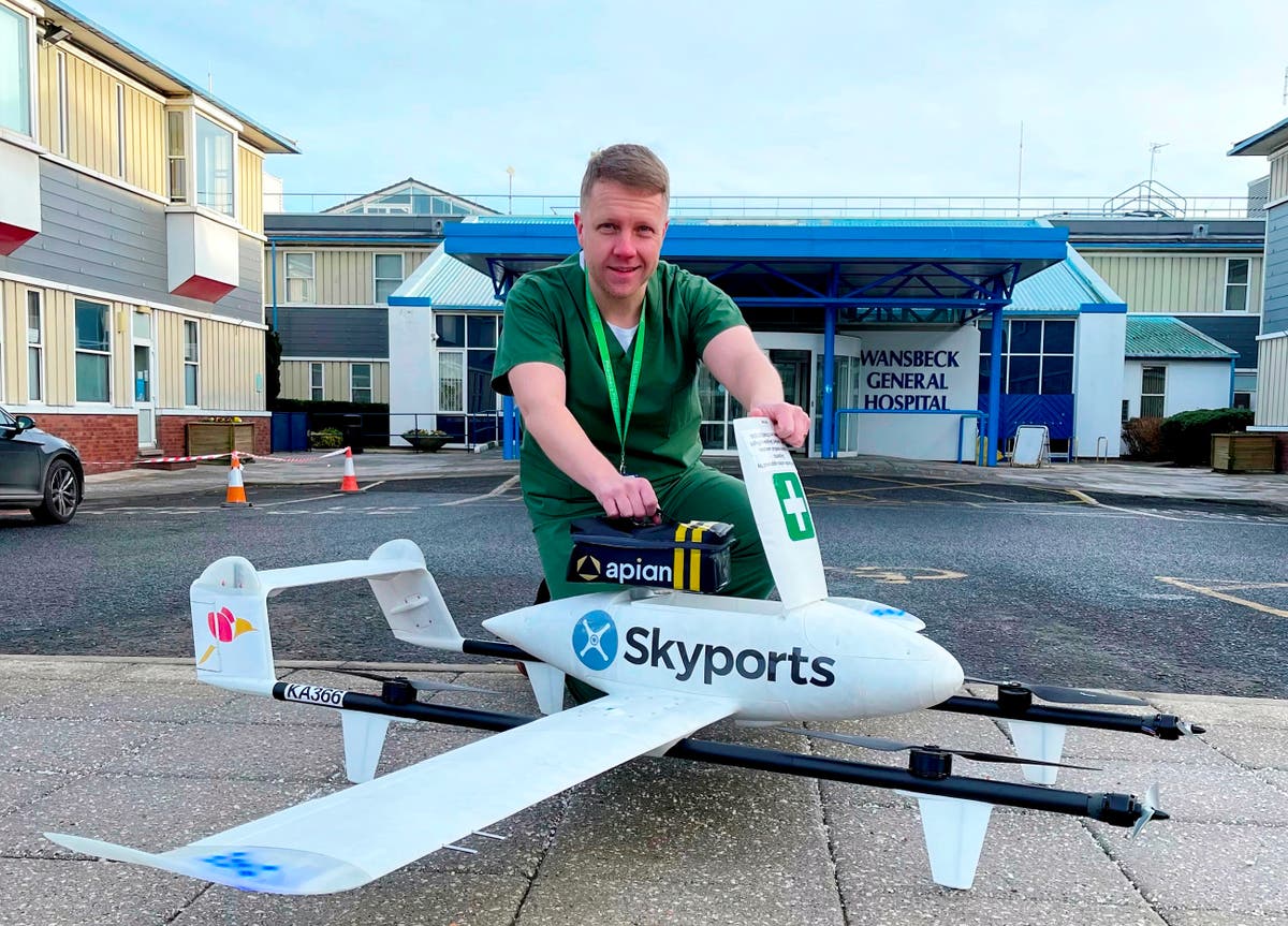 Drone carries blood and cancer drugs between hospitals to cut emissions Drone carries blood and cancer drugs between hospitals to cut emissions