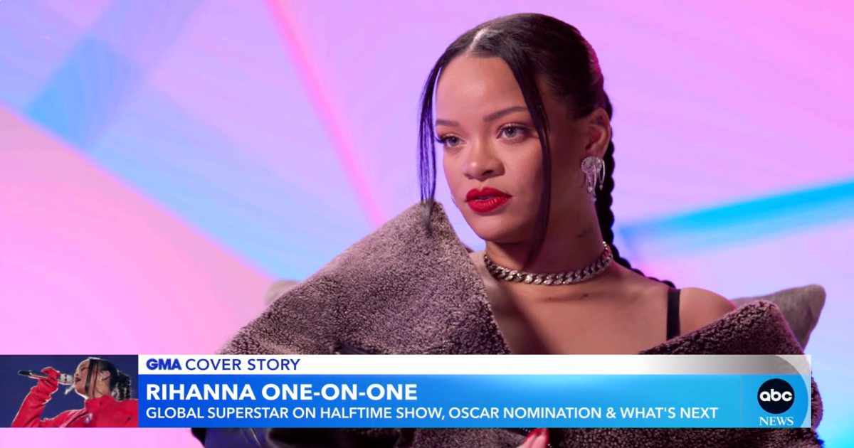 Super Bowl 2023 - NFL fans sing 'Stay' ahead of Rihanna's return