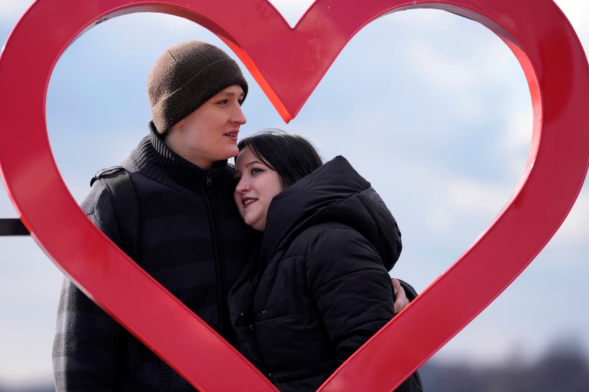 Love blossoms in Serbia between Ukrainian, Russian 'enemies' | The ...