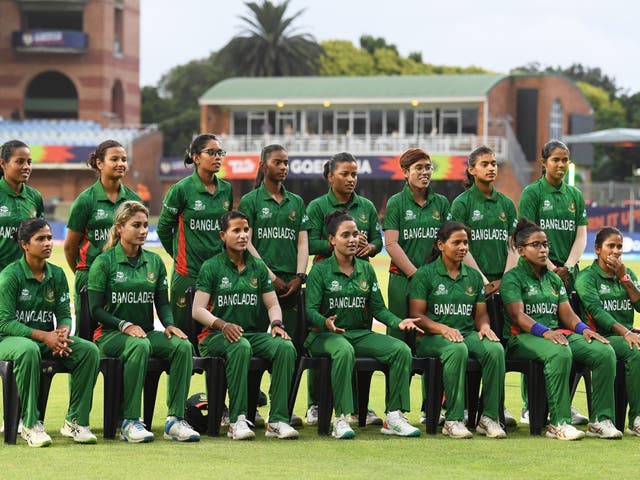 <p>Bangladesh have lost their first two  </p>