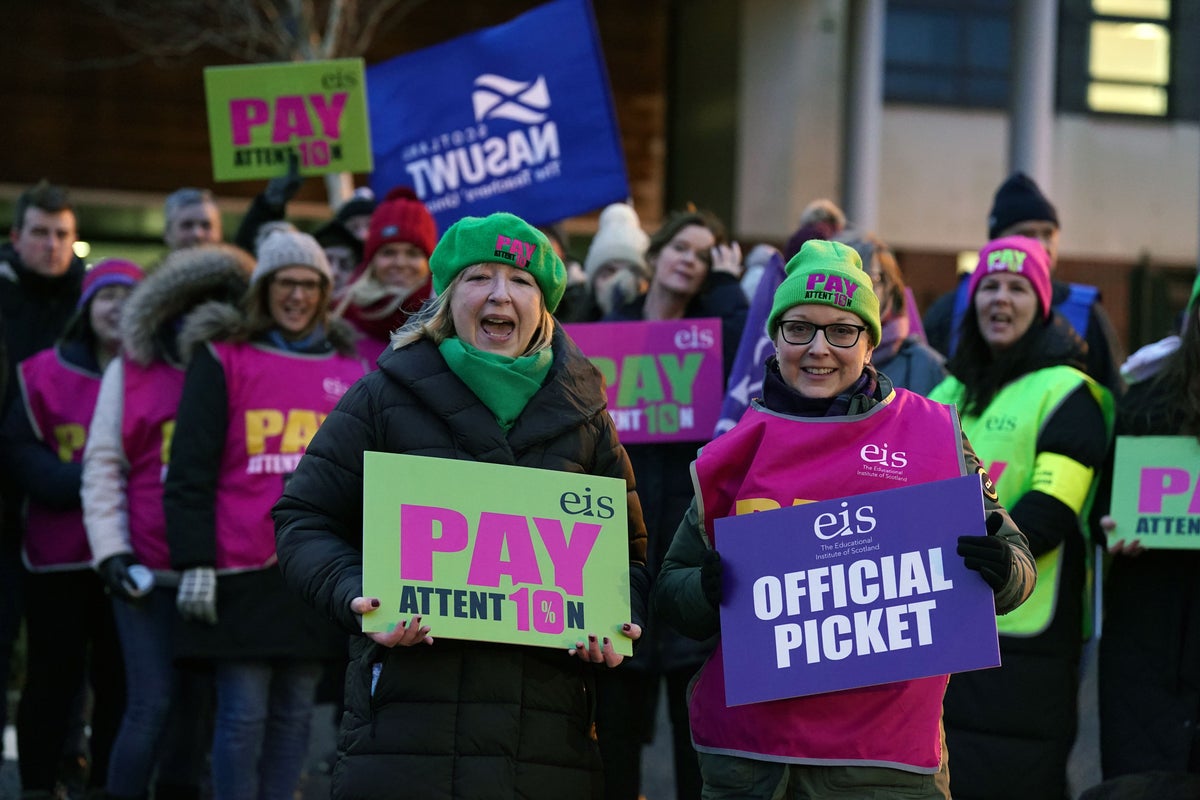 Teachers’ union rejects new pay offer as ‘inadequate’ with strikes to ...