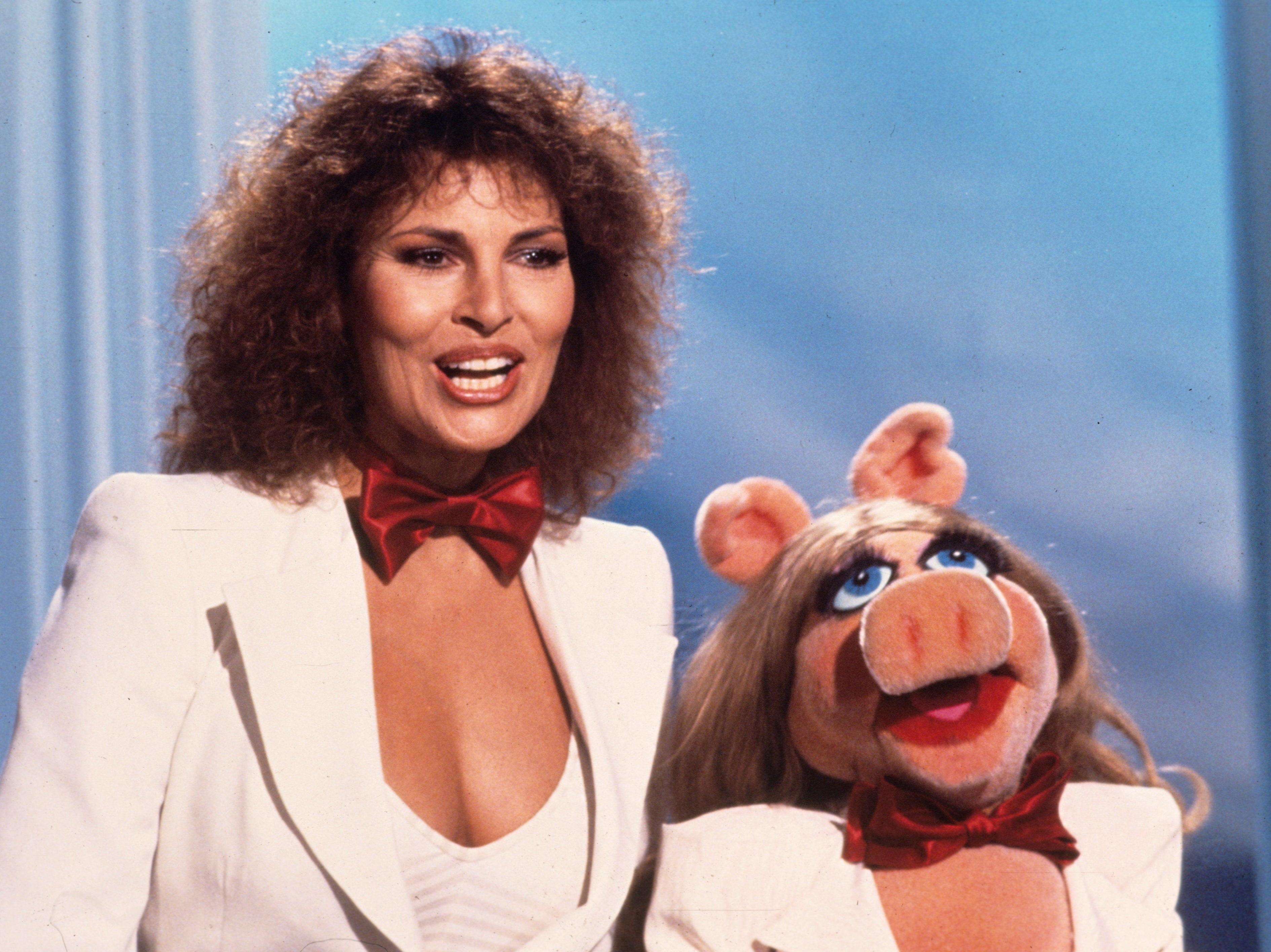 Raquel Welch with Miss Piggy on ‘The Muppet Show’ in 1978