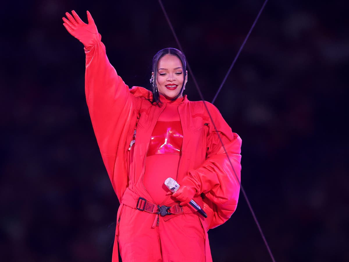 Rihanna Teases New Music, Talks Motherhood, Super Bowl – The Hollywood  Reporter