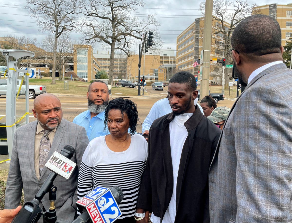 Feds open civil rights probe after deputies shoot Black man The