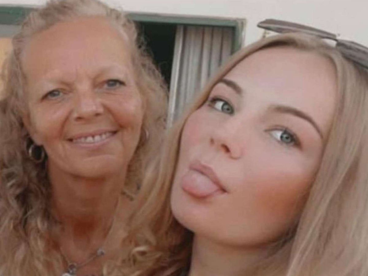 Mother and teenage daughter found dead in burger van they were decorating