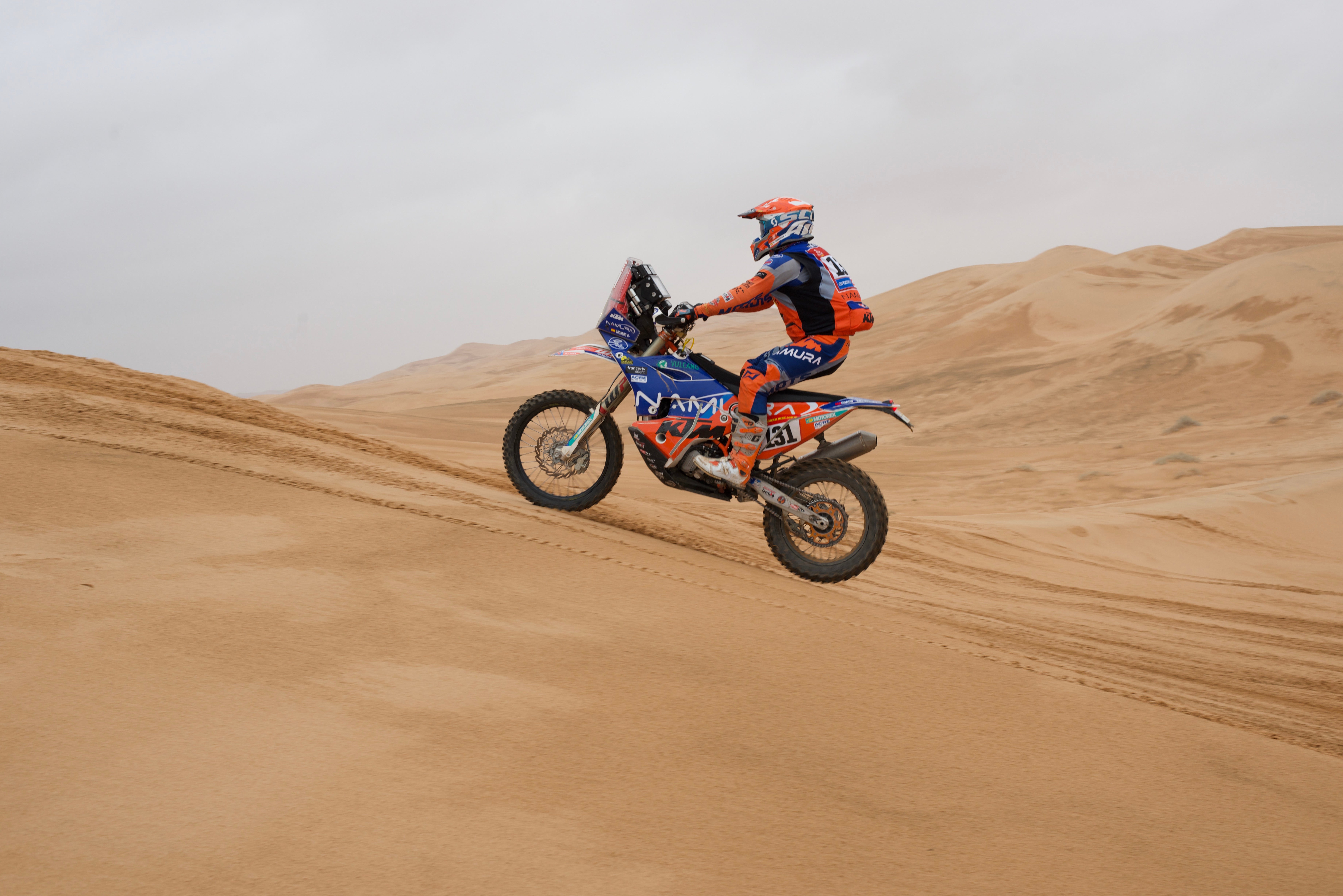 Sergio Vaquero (ESP) in the dunes at the Dakar Rally