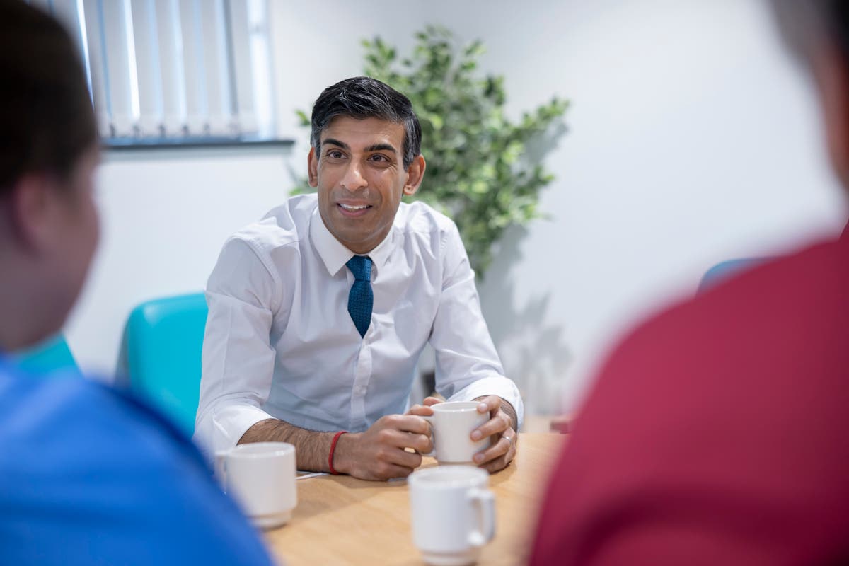 UK PM travels to NIreland amid hope post-Brexit deal is near