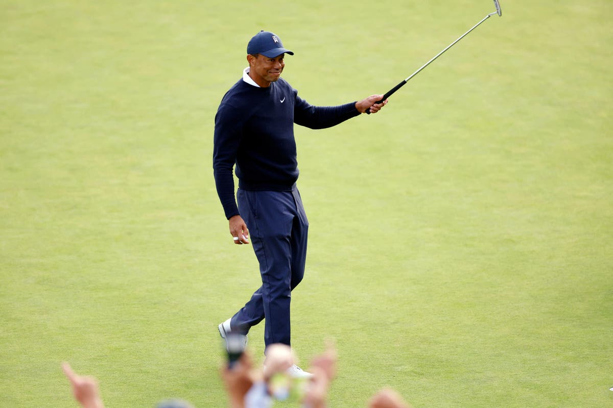 Tiger Woods finishes first round back with three straight birdies in California
