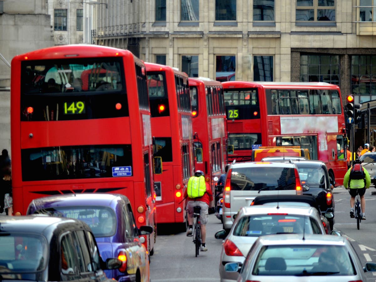 Полицията разследва твърдения, че еврейски деца са били възпрепятствани да се качат в лондонските автобуси