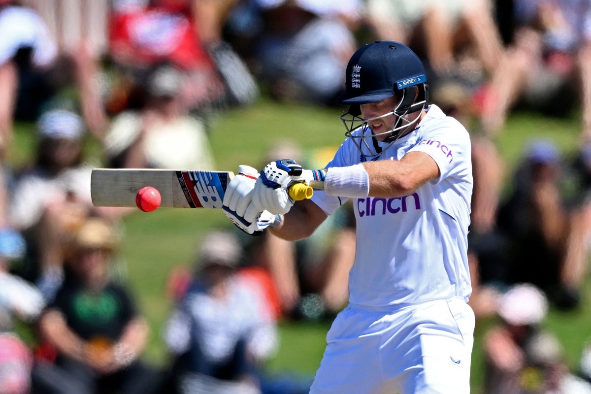 England race out to 256-run lead in New Zealand