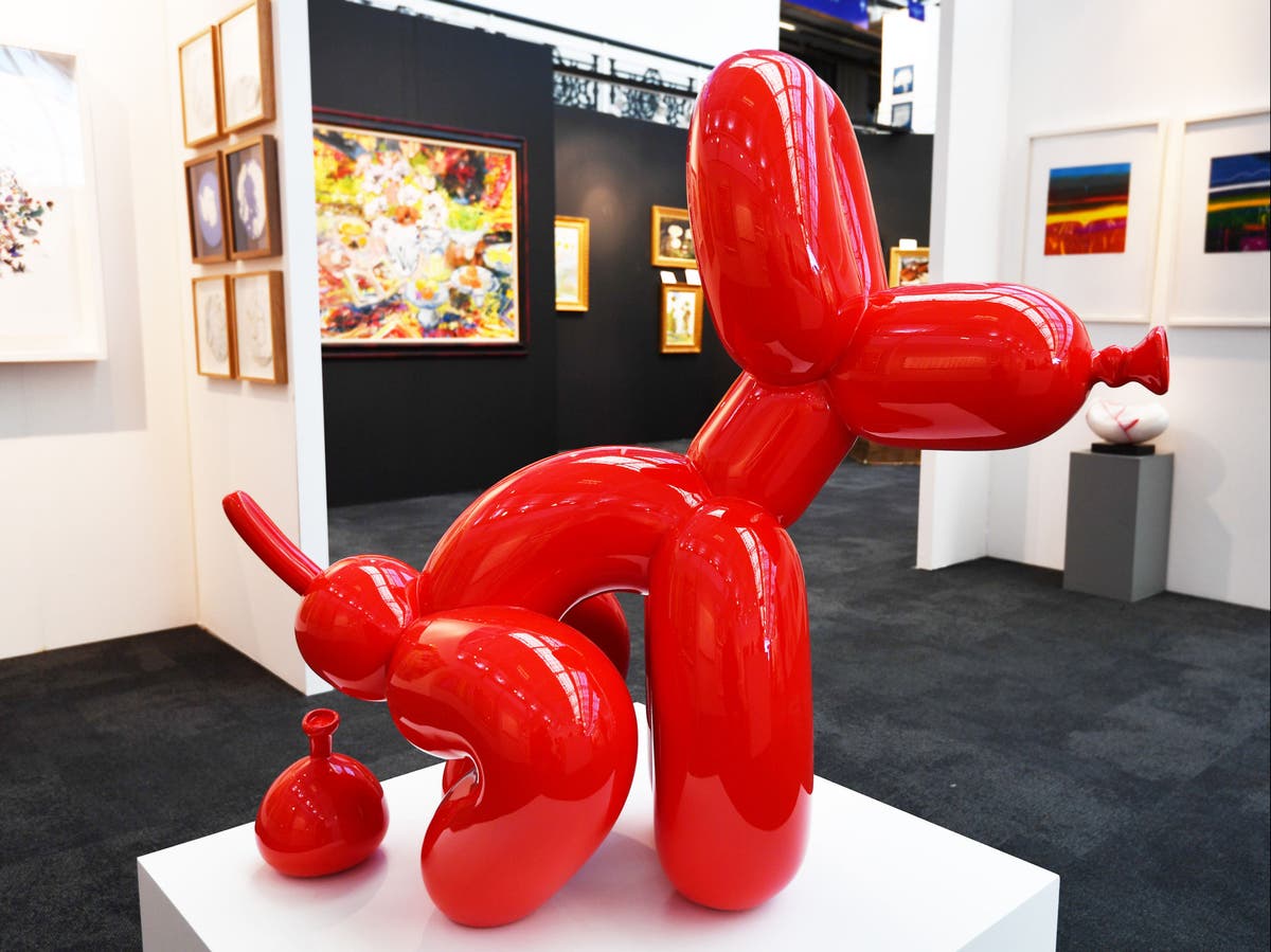 Woman accidentally smashes Jeff Koons &lsquo;balloon dog&rsquo; art piece worth $42,000