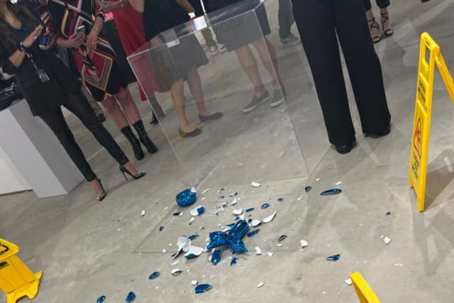 <p>A woman accidentally smashed one of Jeff Koons’ iconic balloon dogs at a Miami art gallery</p>
