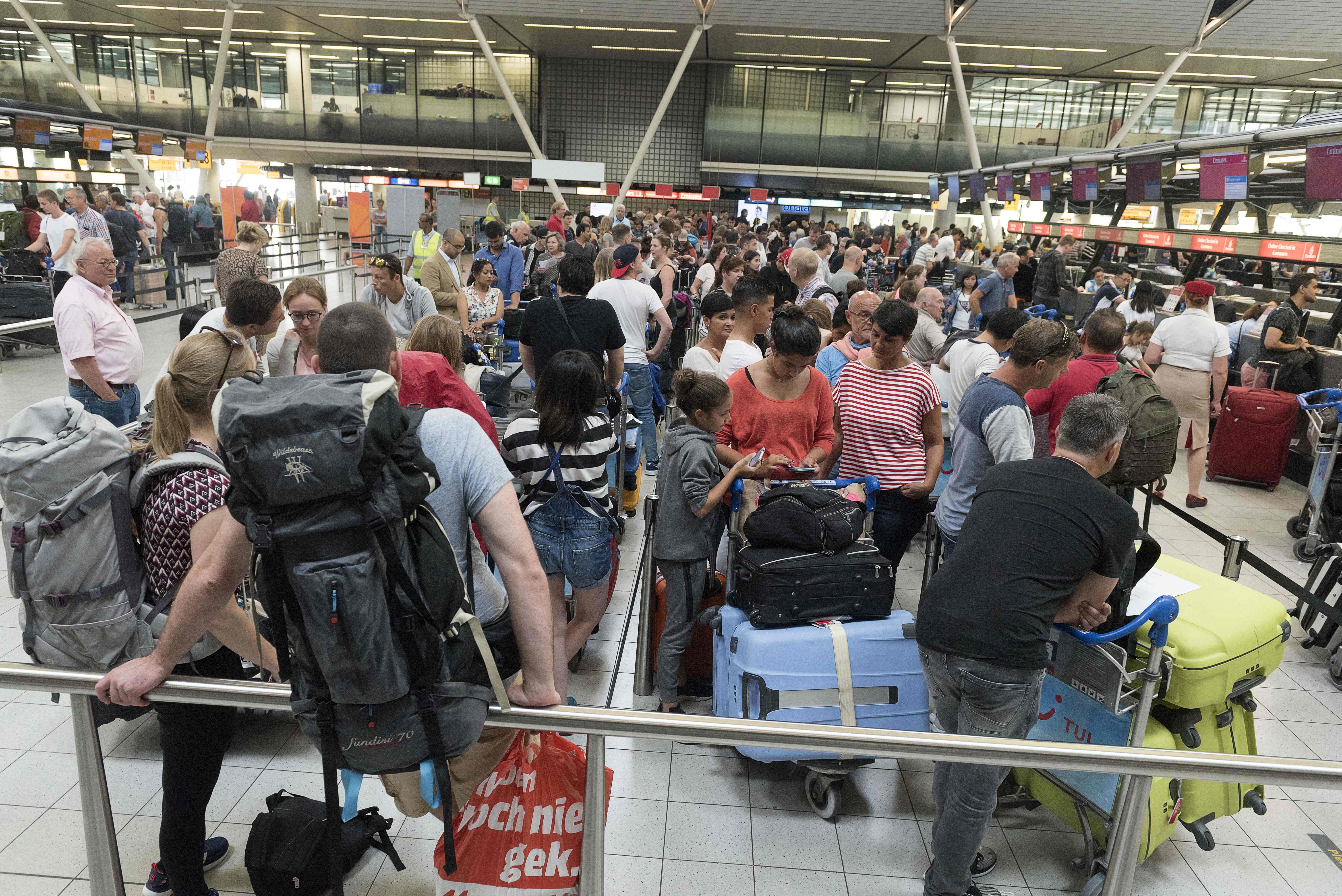 Queues at Schiphol airport in 2017