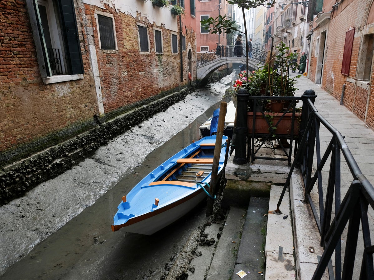 Venice canals reduced to muddy ditches by severe low tides