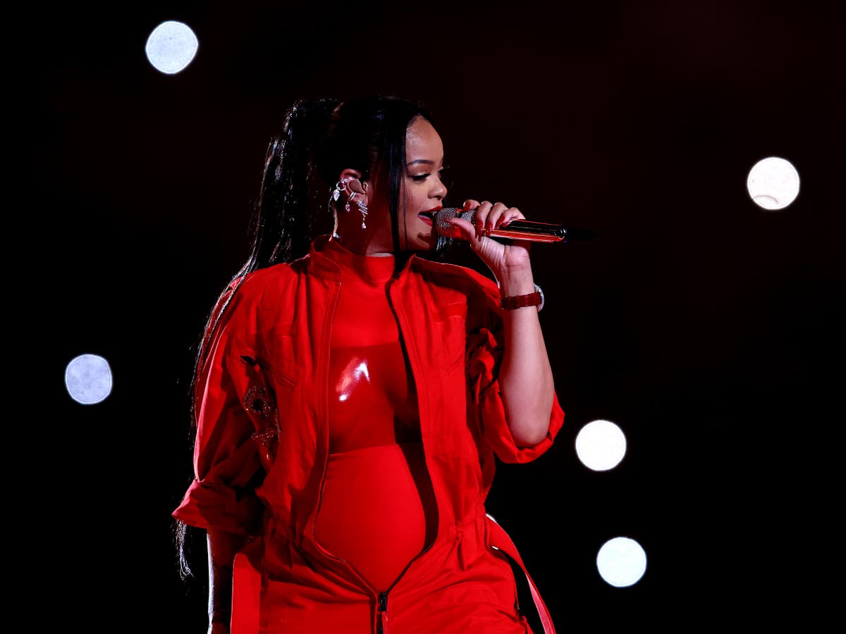 Rihanna's dad found out about her pregnancy as he watched the Super Bowl  Halftime Show