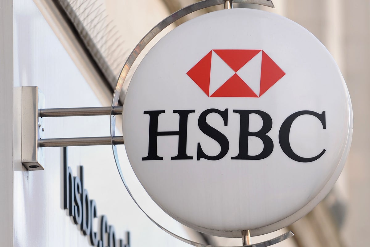 HSBC boosts shareholder payouts to ease investor pressure for break-up