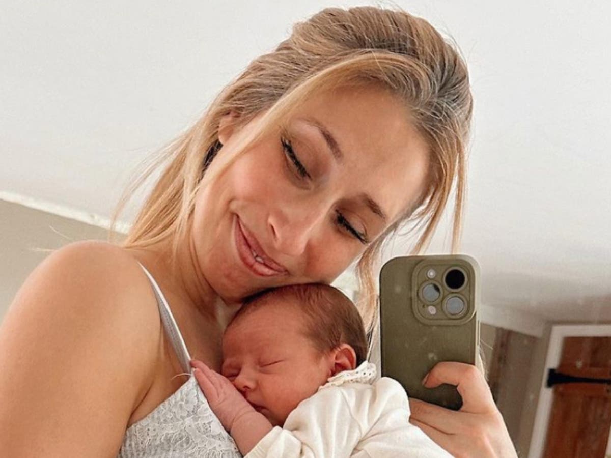 Stacey Solomon left ‘naked’ during breastfeeding mishap: ‘You can’t breastfeed in a jumper dress’