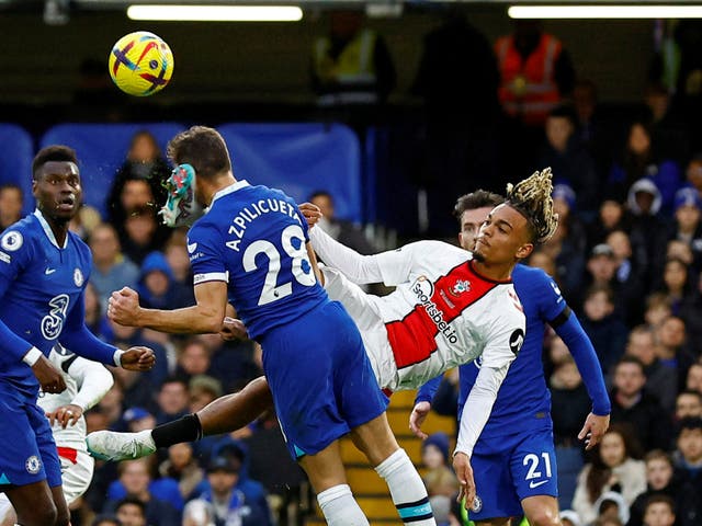 <p>Chelsea's Cesar Azpilicueta sustains an injury after a challenge from Southampton's Sekou Mara</p>