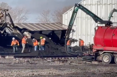 Nebraska coal train derailment sparks emergency operation
