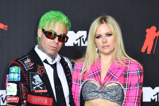 <p>Avril Lavigne and Mod Sun arrive for the 2021 MTV Video Music Awards at Barclays Center in Brooklyn, New York, September 12, 2021</p>