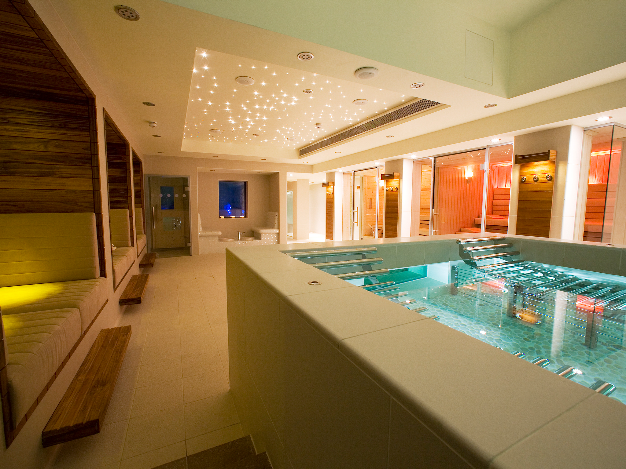 You can relax in the large, bubbling hydrotherapy pool
