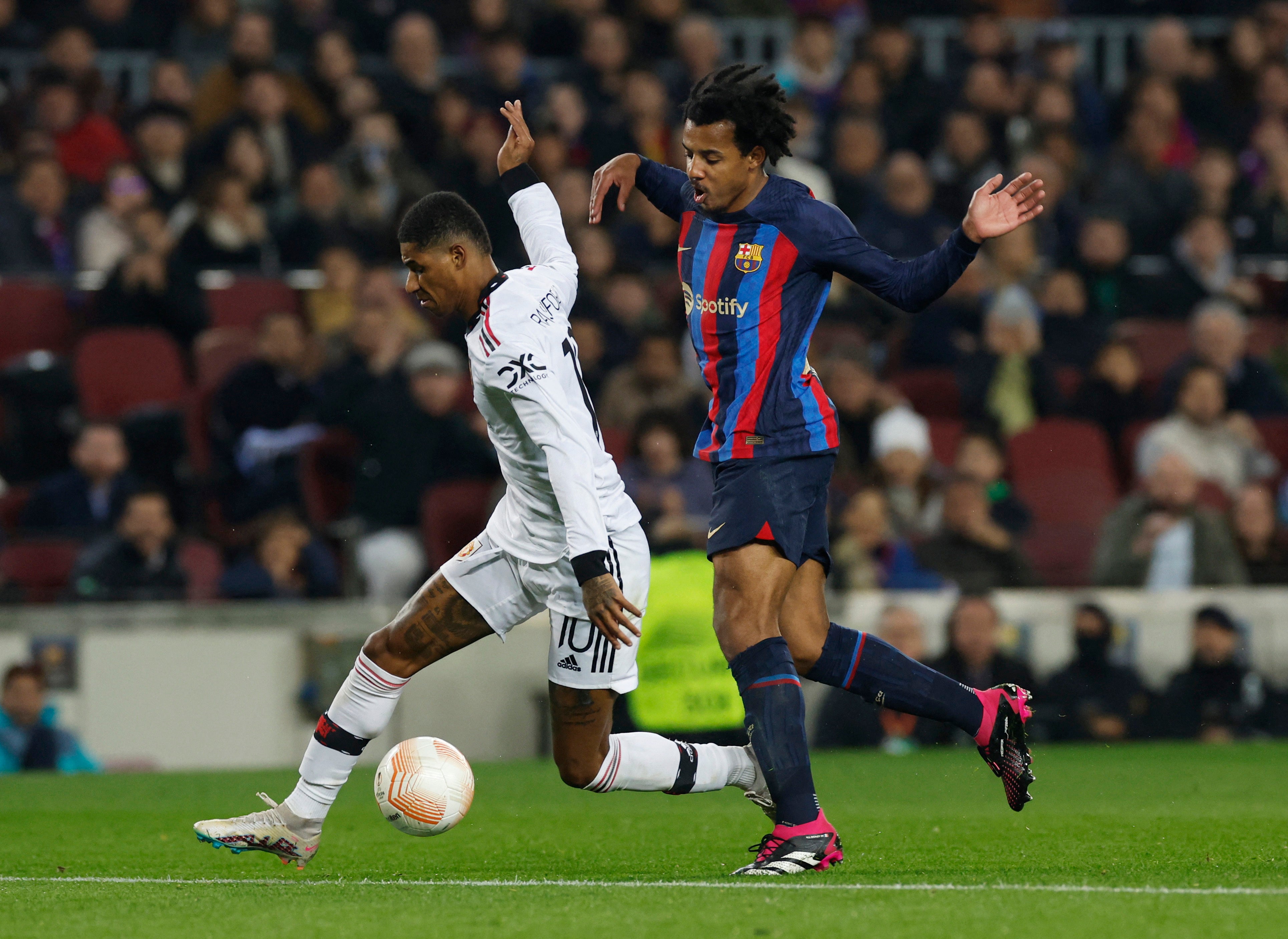 Marcus Rashford and Jules Kounde clash at the Nou Camp