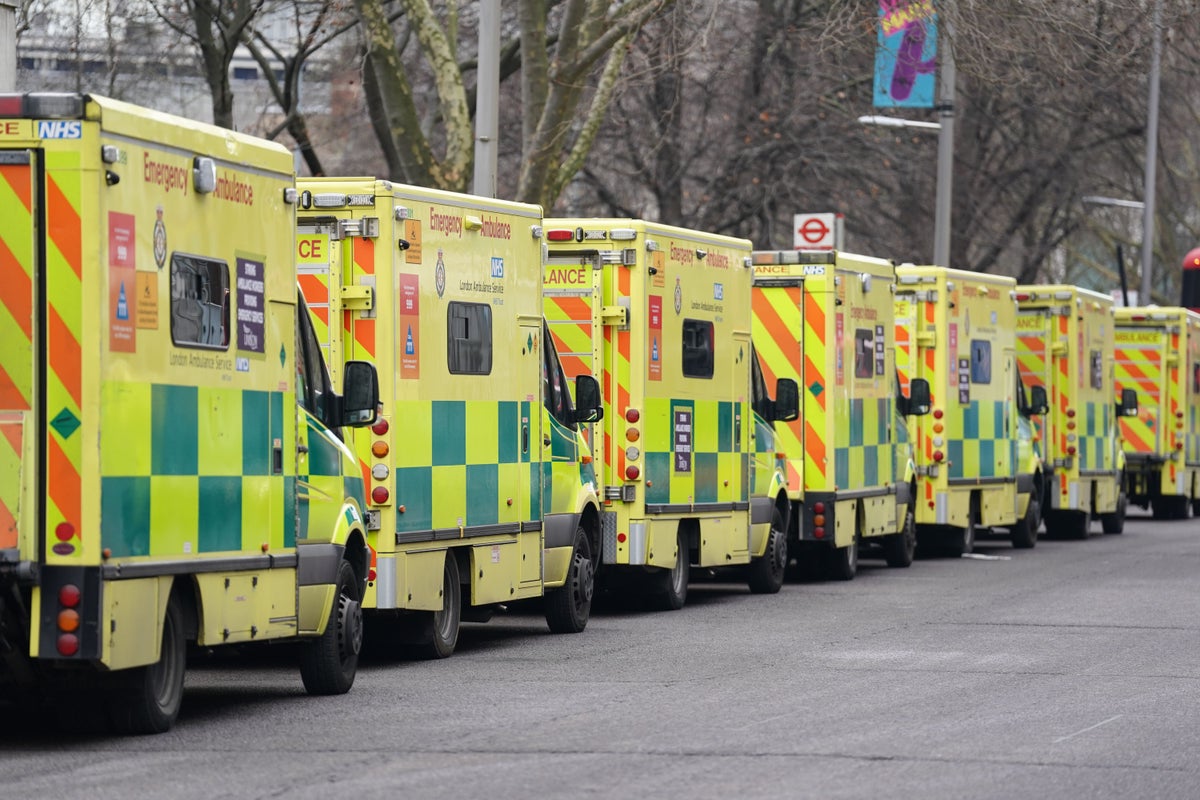 ‘Clique’ ambulance staff criticised in new report