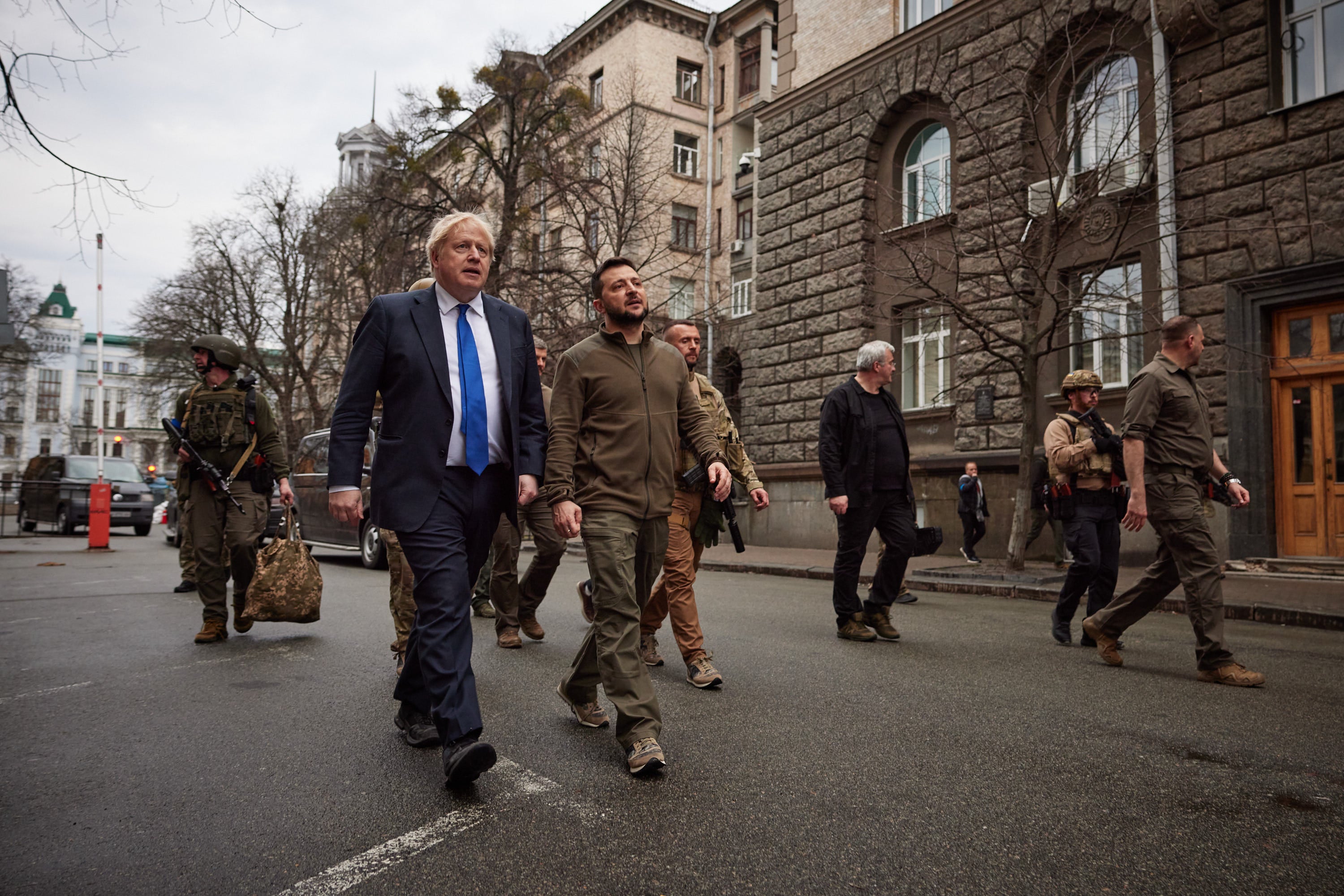 Boris Johnson walks the streets of Kyiv with Ukrainian president Volodymyr Zelensky
