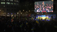 Watch from Trafalgar Square as Londoners hold vigil for Ukraine