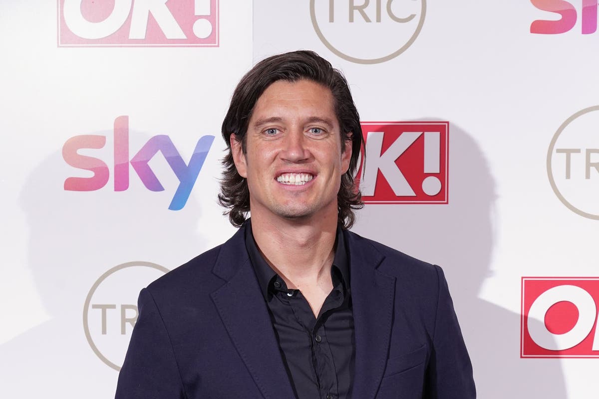Vernon Kay makes promise to listeners as he opens his debut show on Radio 2