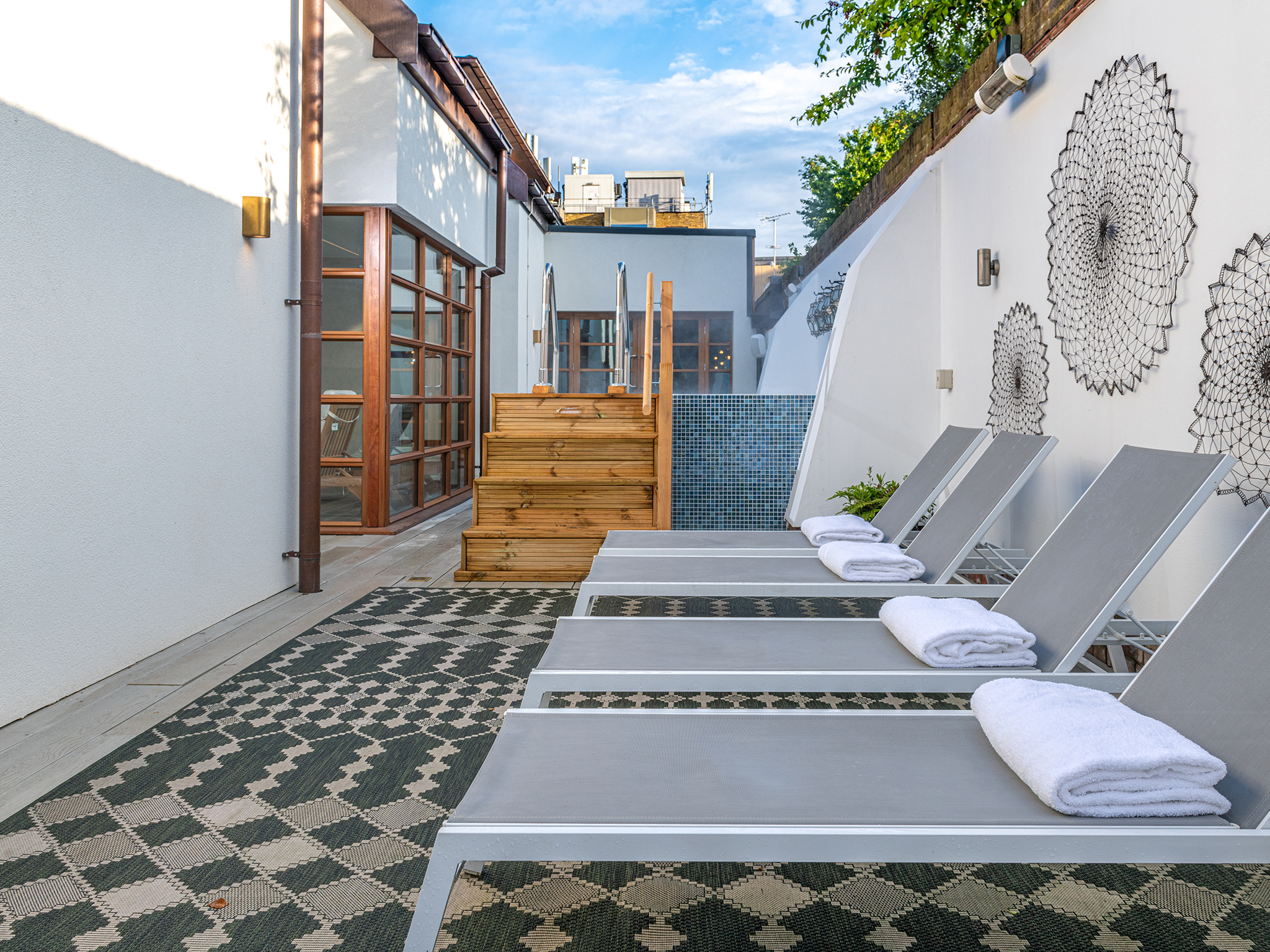 <p>Choose from rooftop soaks to spas that offer the full package </p>