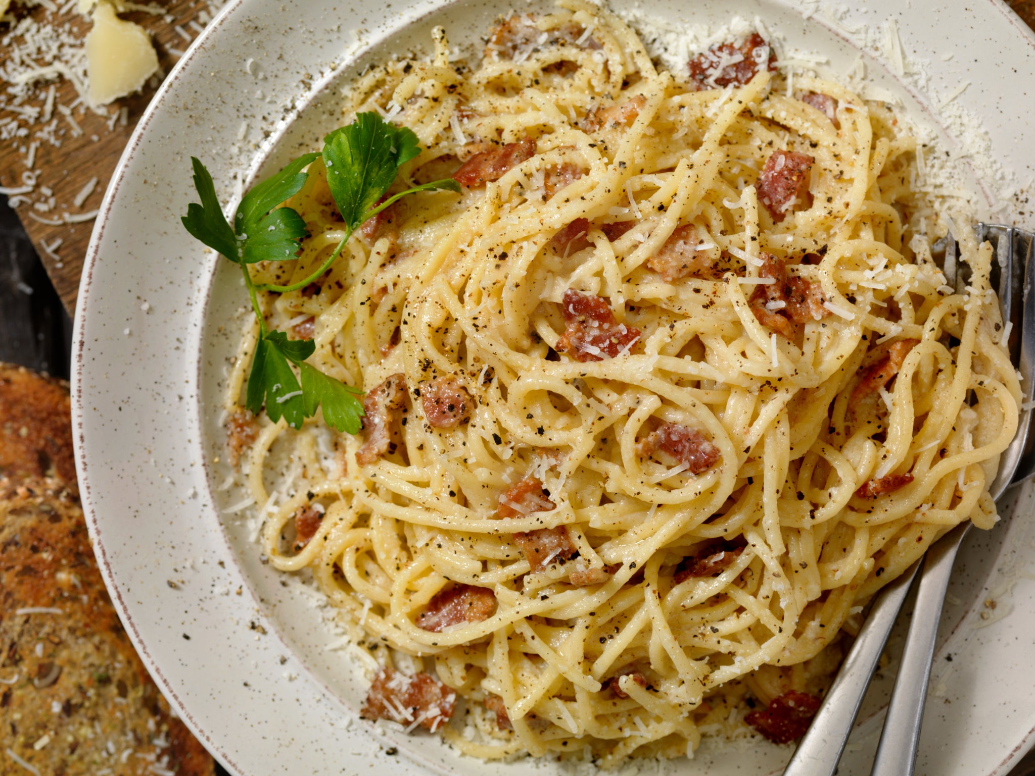 Рецепт карбонары со спагетти. Карбонара. Паста карбонара. Ригатони карбонара. Паста карбонара классический.