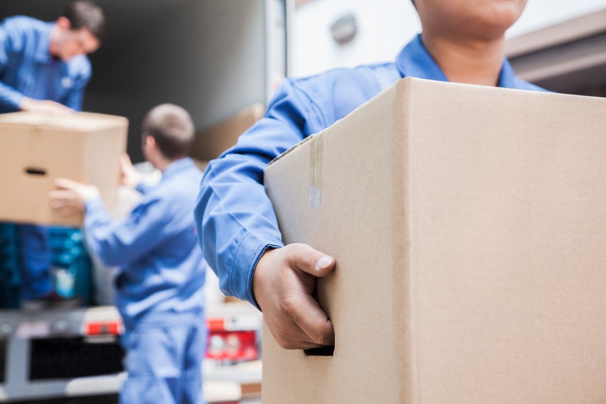 Men who lift heavy objects at work have higher sperm counts, study suggests